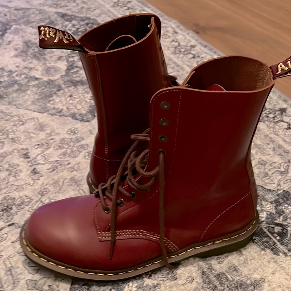 1490 Made in England Oxblood Vintage Smooth Boot
Dr. Martens size 12